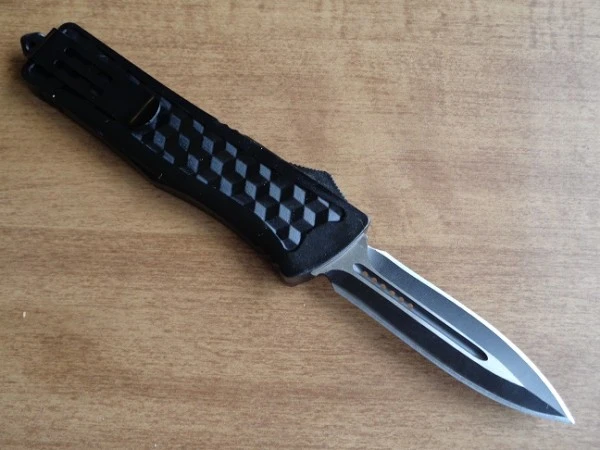 Q-Bert Black Tan D/A OTF Automatic Knife Two Tone Dagger 4 Q-Bert Black Tan D/A OTF Automatic Knife Two Tone Dagger - Image 2